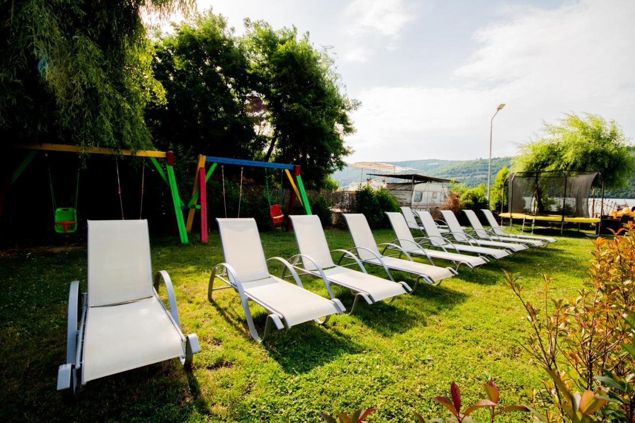 Pensiunea Danubia Ieşelniţa Exterior foto